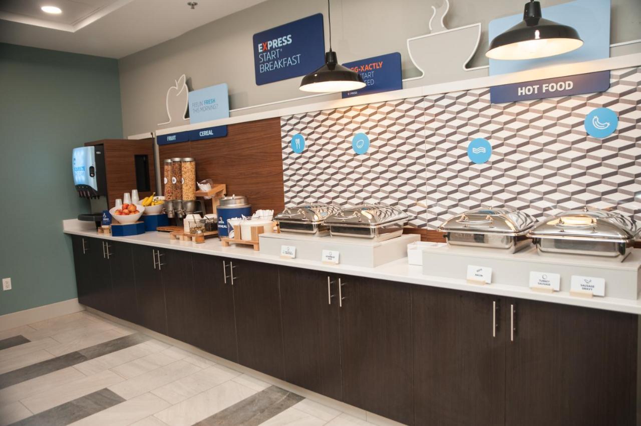 Holiday Inn Express Hotel & Suites Norfolk By Ihg Esterno foto