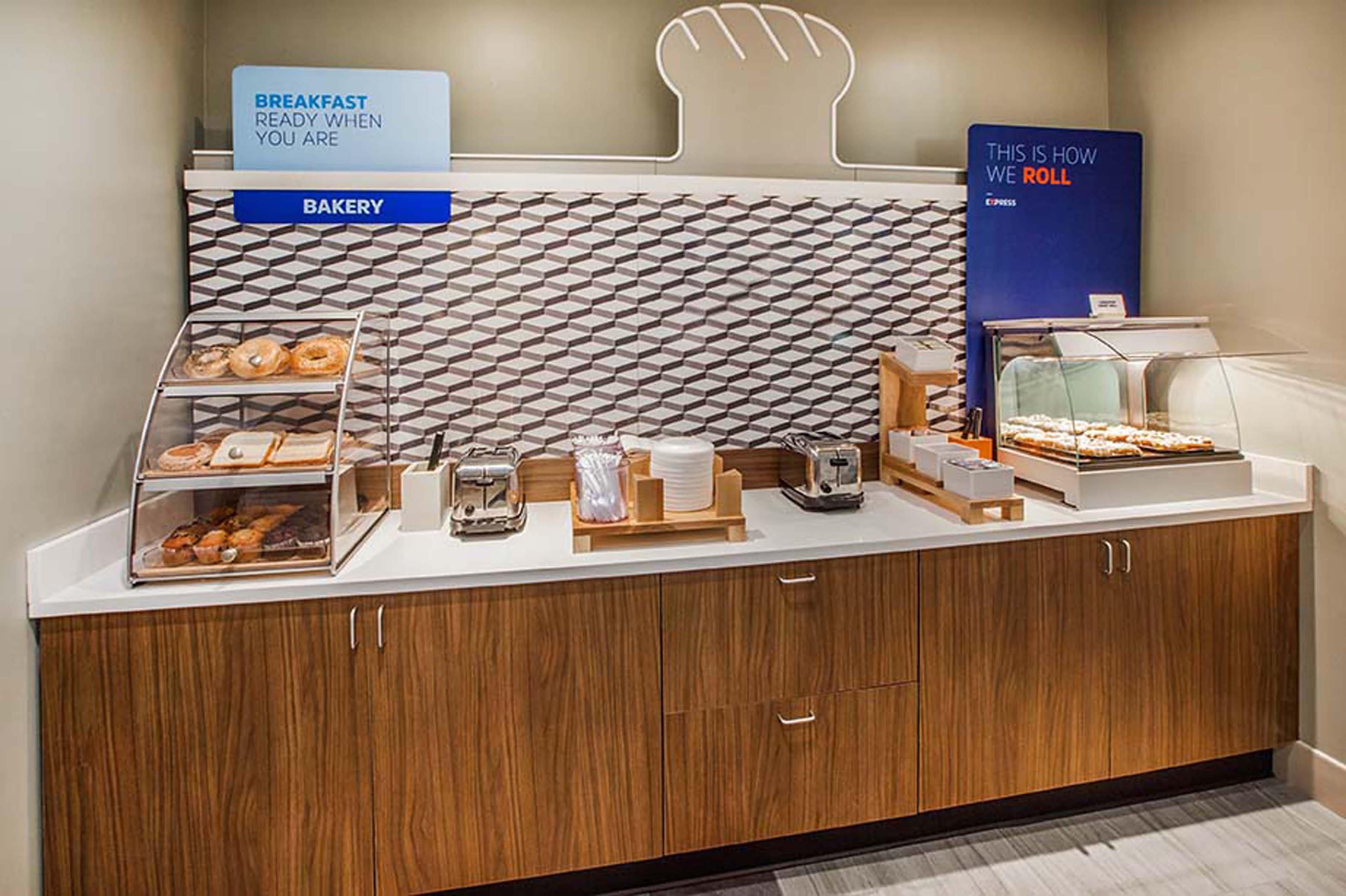 Holiday Inn Express Hotel & Suites Norfolk By Ihg Esterno foto